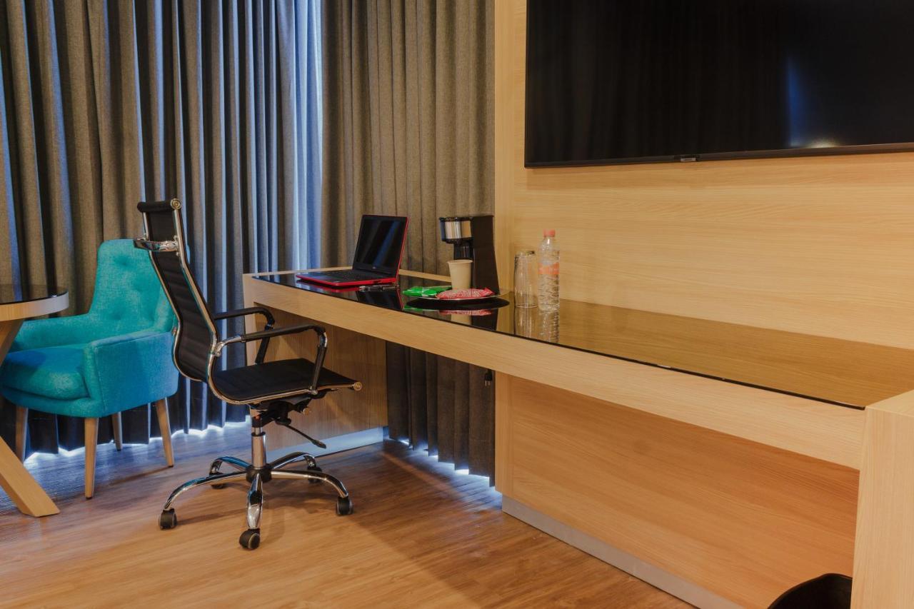 Hotel Kavia מונטריי מראה חיצוני תמונה