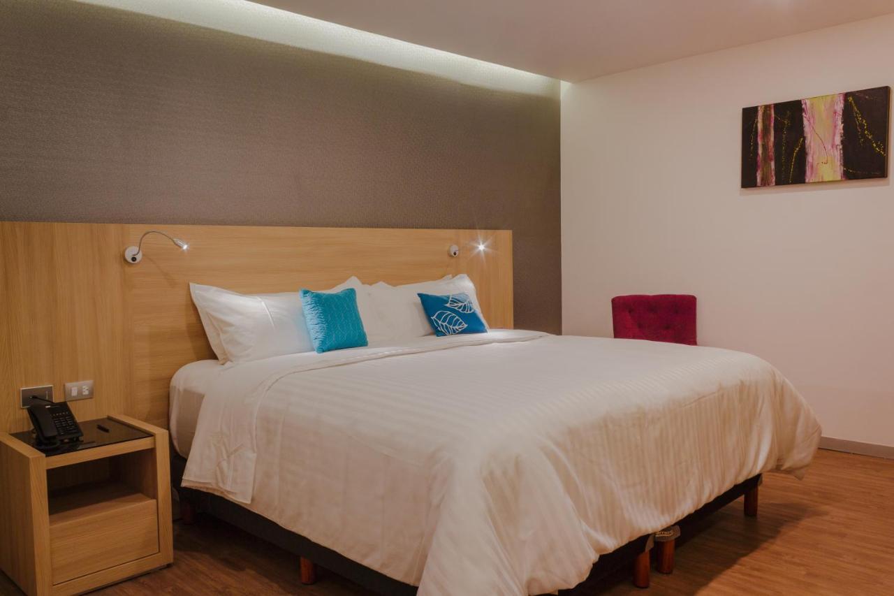 Hotel Kavia מונטריי מראה חיצוני תמונה
