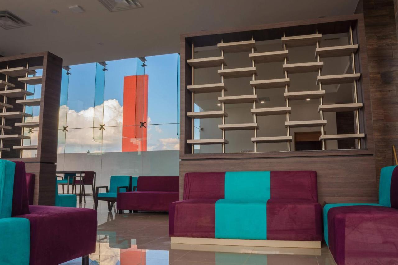 Hotel Kavia מונטריי מראה חיצוני תמונה