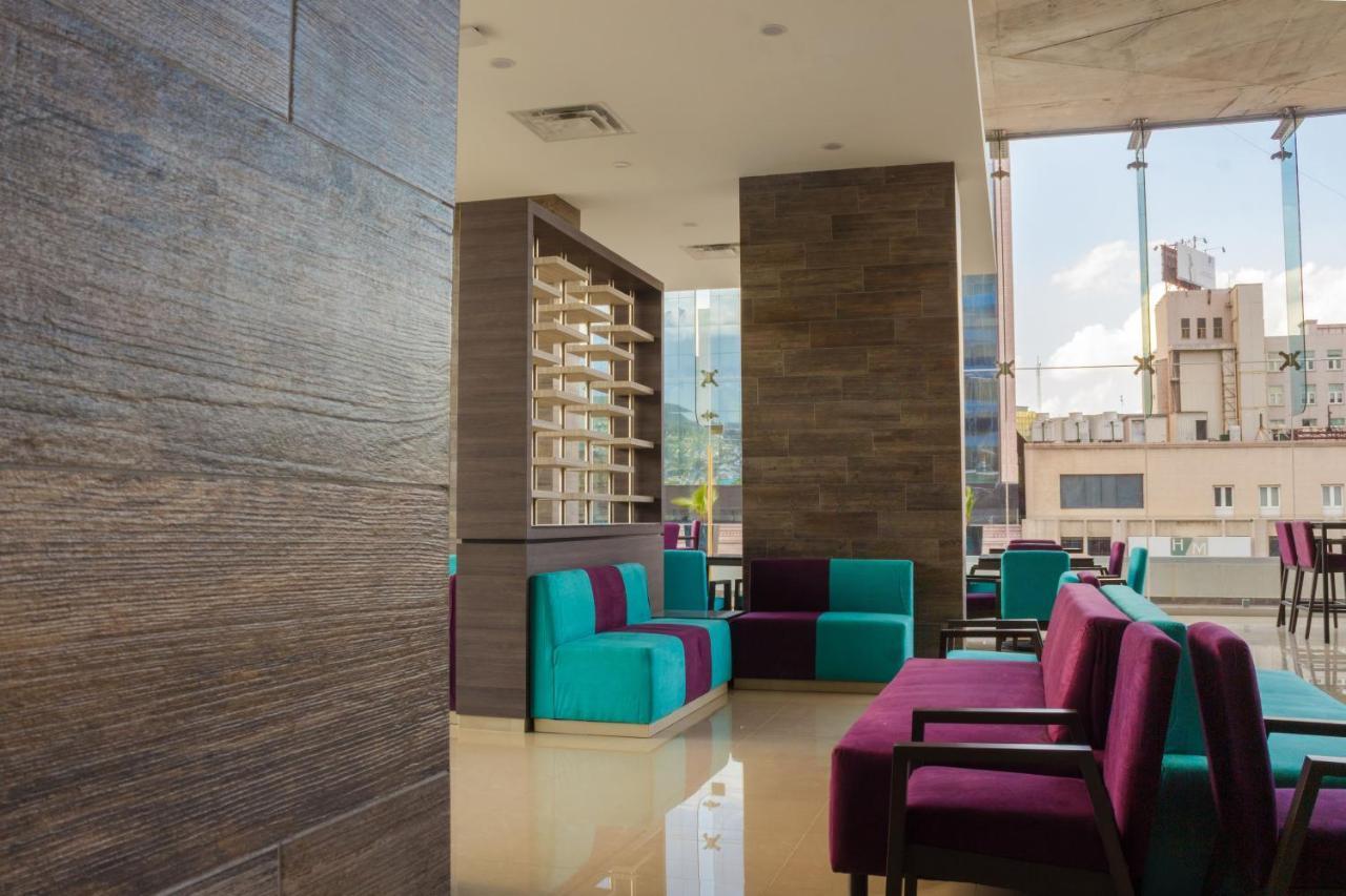 Hotel Kavia מונטריי מראה חיצוני תמונה