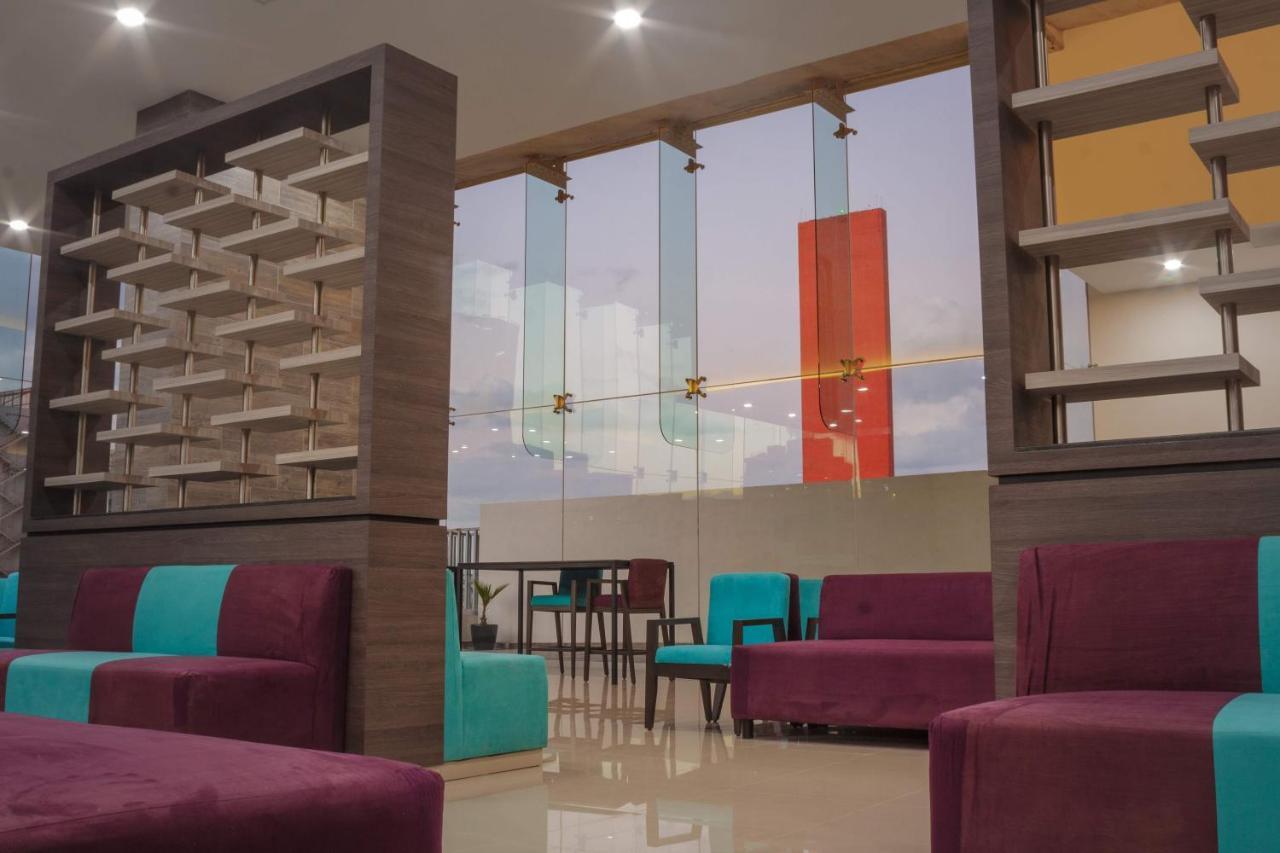 Hotel Kavia מונטריי מראה חיצוני תמונה