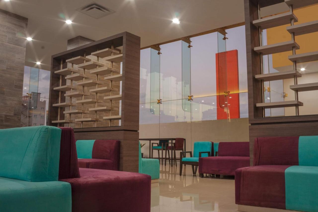 Hotel Kavia מונטריי מראה חיצוני תמונה