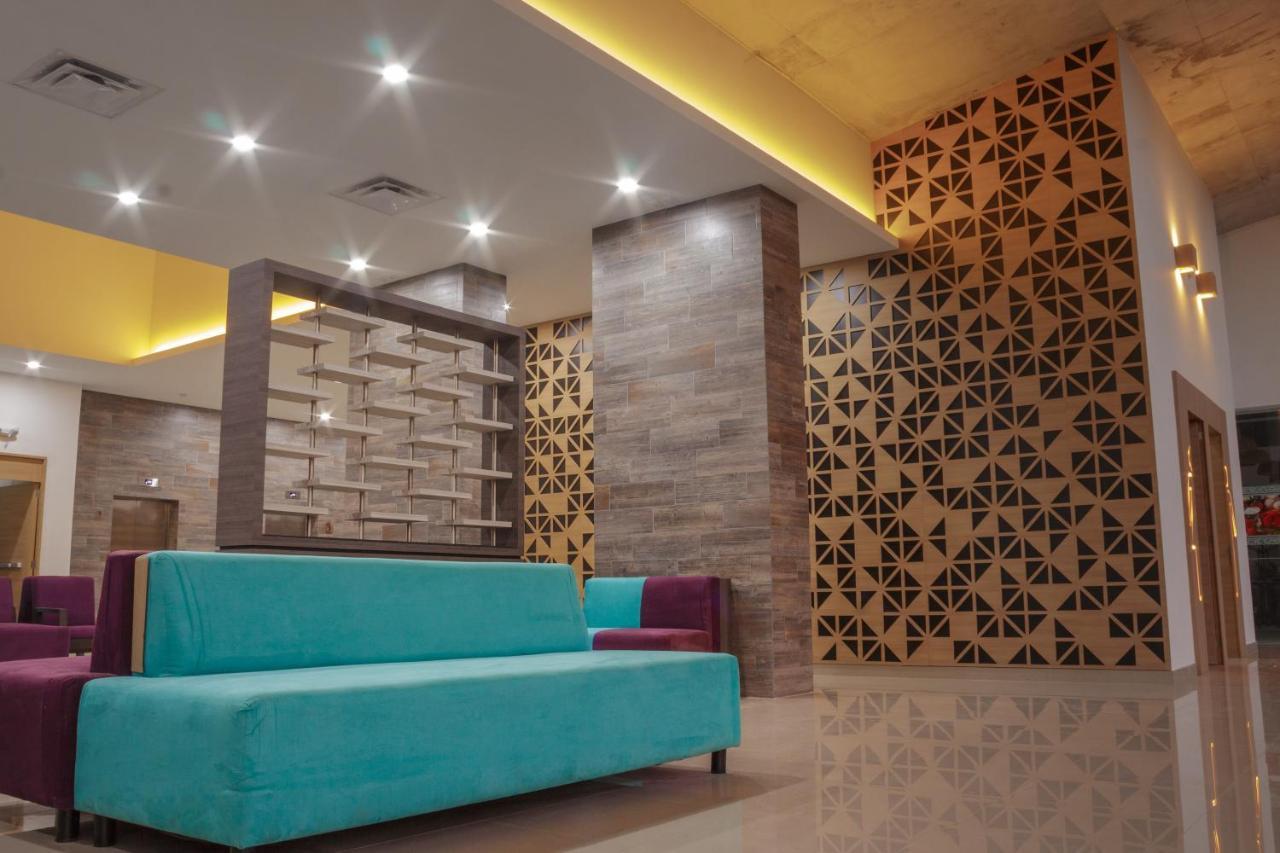 Hotel Kavia מונטריי מראה חיצוני תמונה
