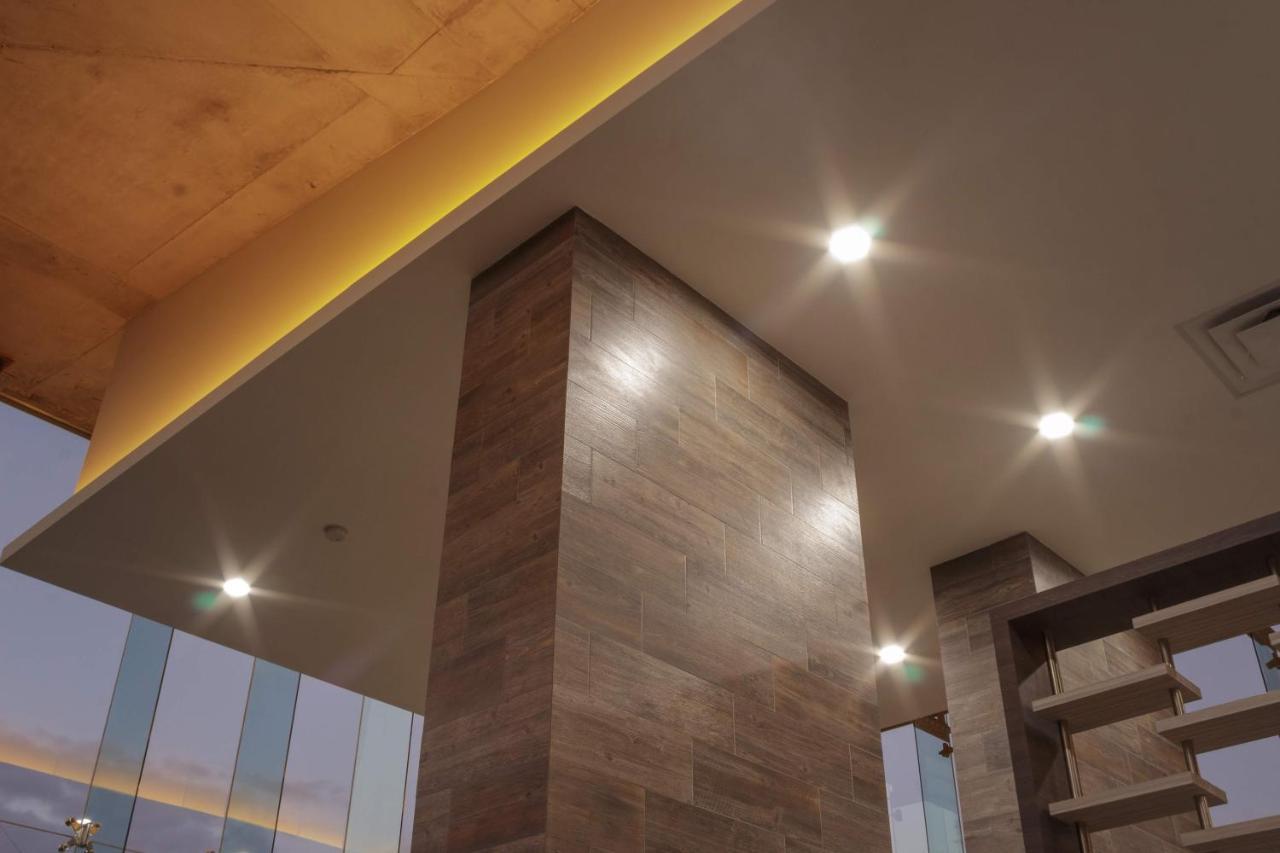 Hotel Kavia מונטריי מראה חיצוני תמונה