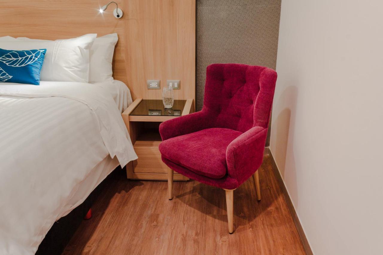 Hotel Kavia מונטריי מראה חיצוני תמונה