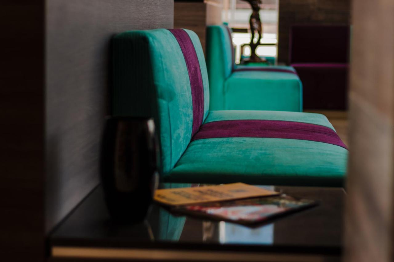 Hotel Kavia מונטריי מראה חיצוני תמונה