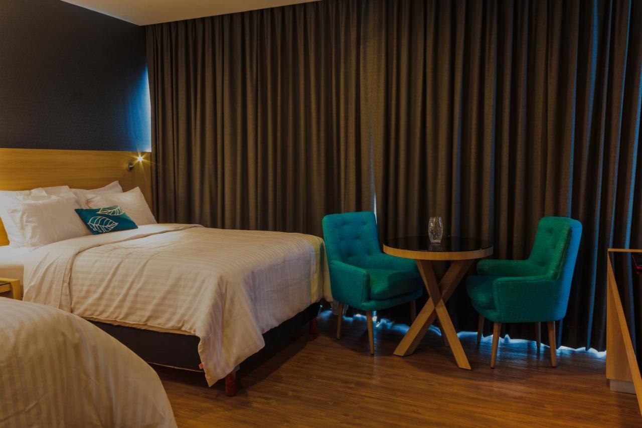 Hotel Kavia מונטריי מראה חיצוני תמונה