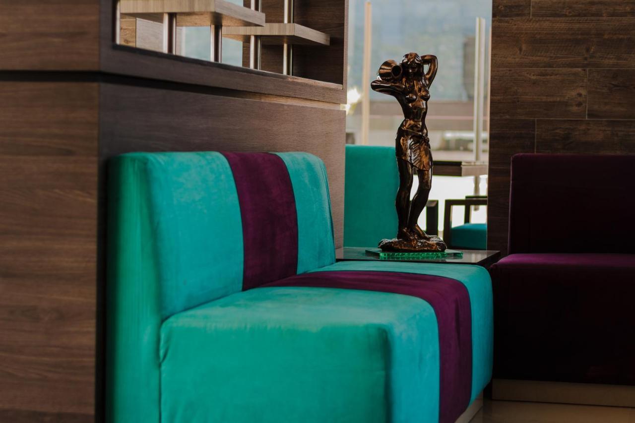 Hotel Kavia מונטריי מראה חיצוני תמונה