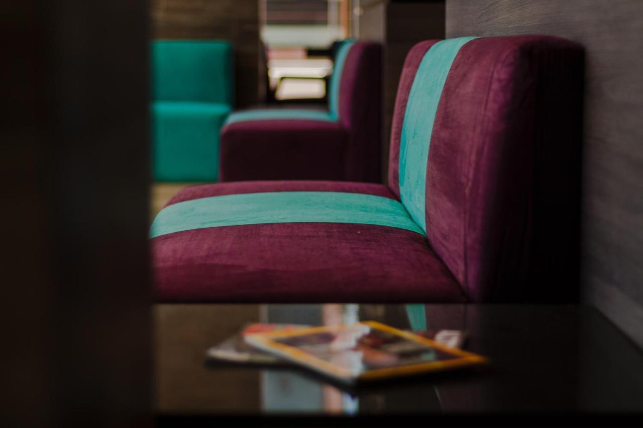 Hotel Kavia מונטריי מראה חיצוני תמונה