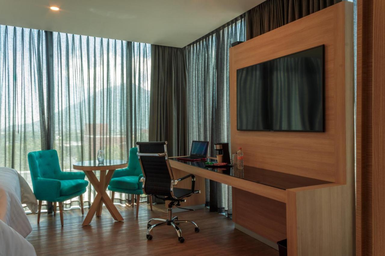 Hotel Kavia מונטריי מראה חיצוני תמונה