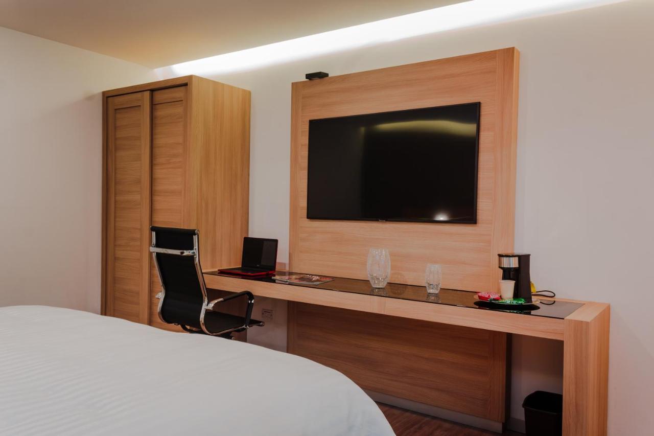 Hotel Kavia מונטריי מראה חיצוני תמונה