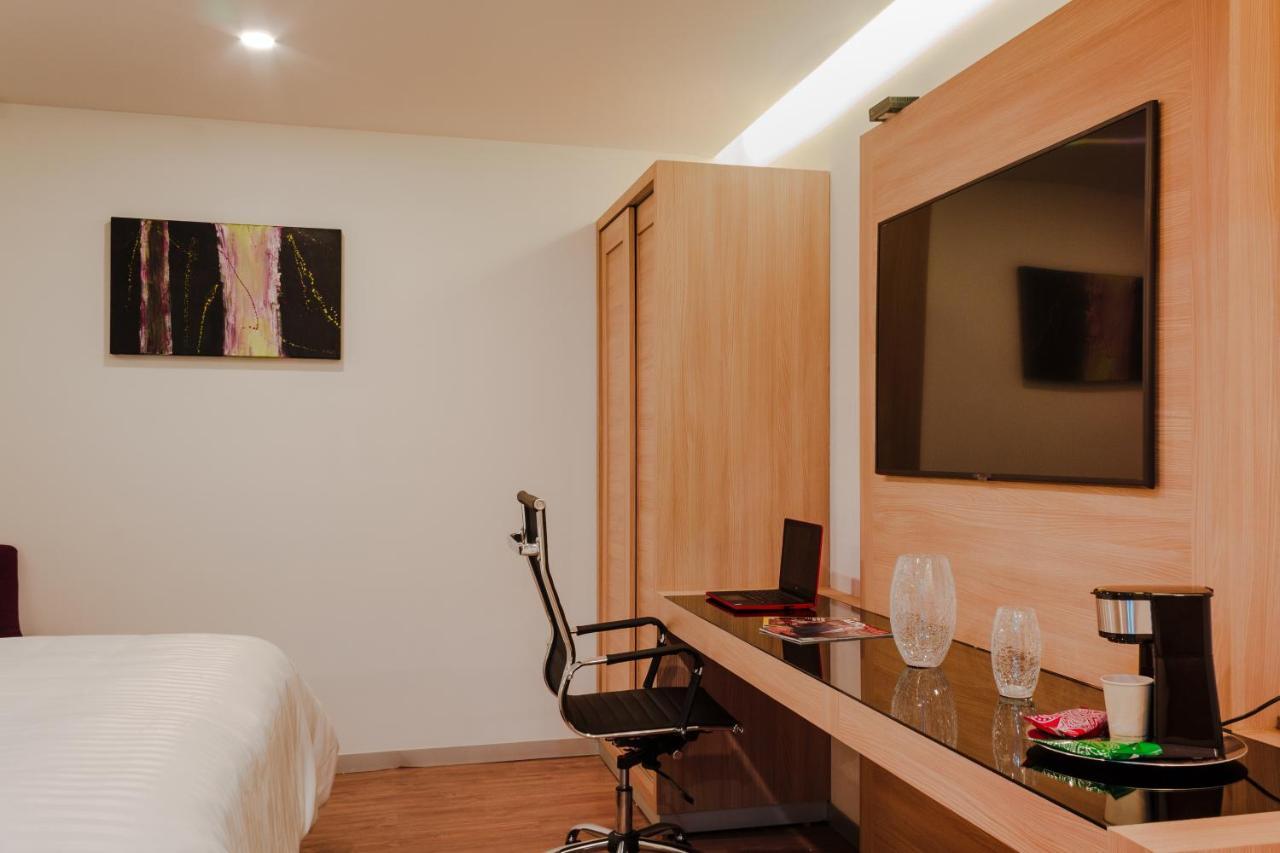 Hotel Kavia מונטריי מראה חיצוני תמונה